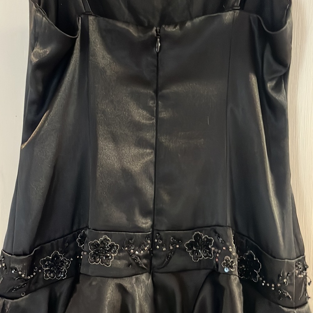 Dress - Picture 6 of 8